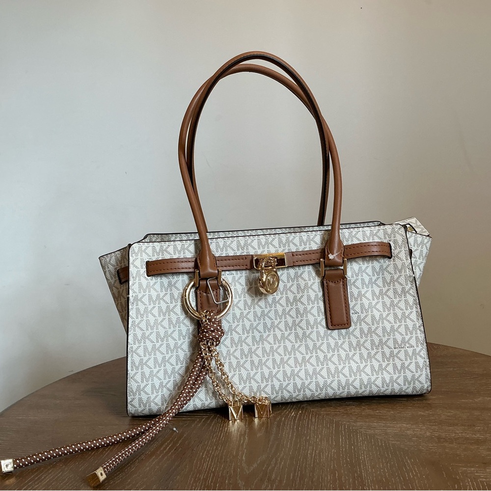 Michael Kors
Hamilton Moderne Small East West Shoulder Bag - Picture 6 of 6